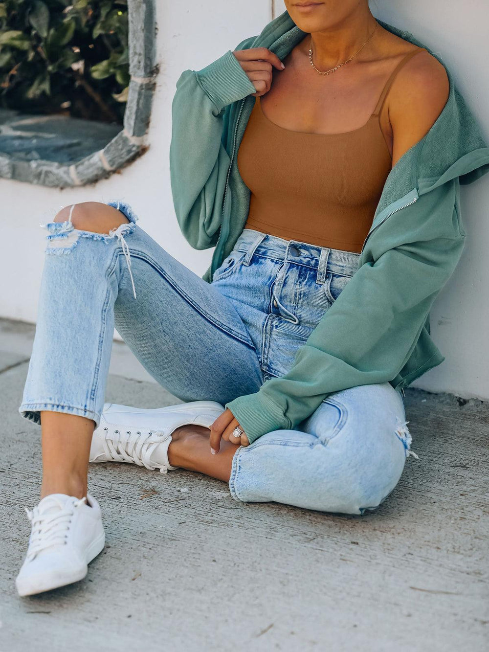 Adjustable Spaghetti Strap Seamless Camisole Crop Tops - REORIA