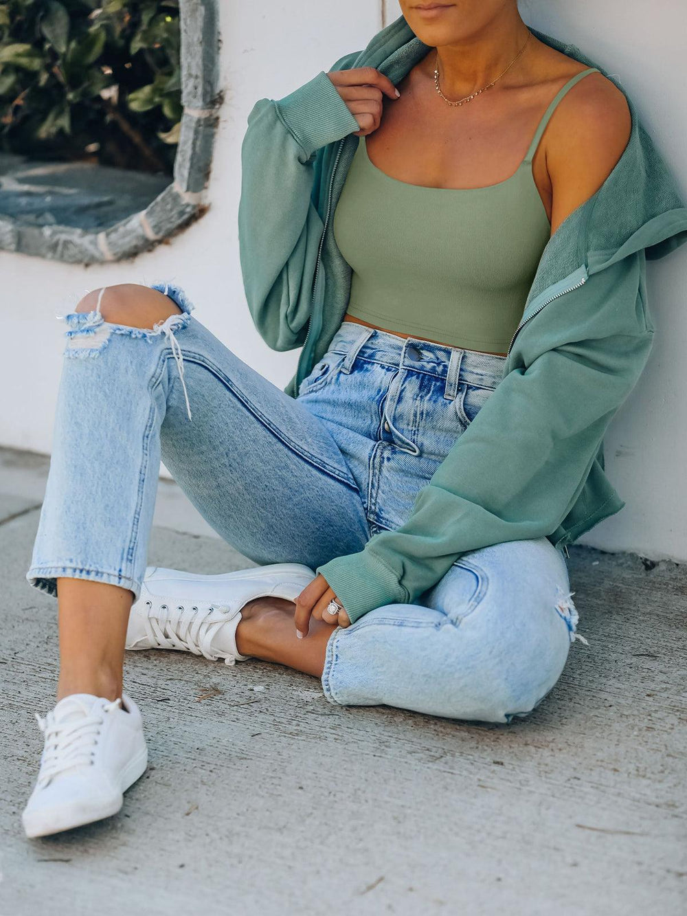 Adjustable Spaghetti Strap Seamless Camisole Crop Tops - REORIA